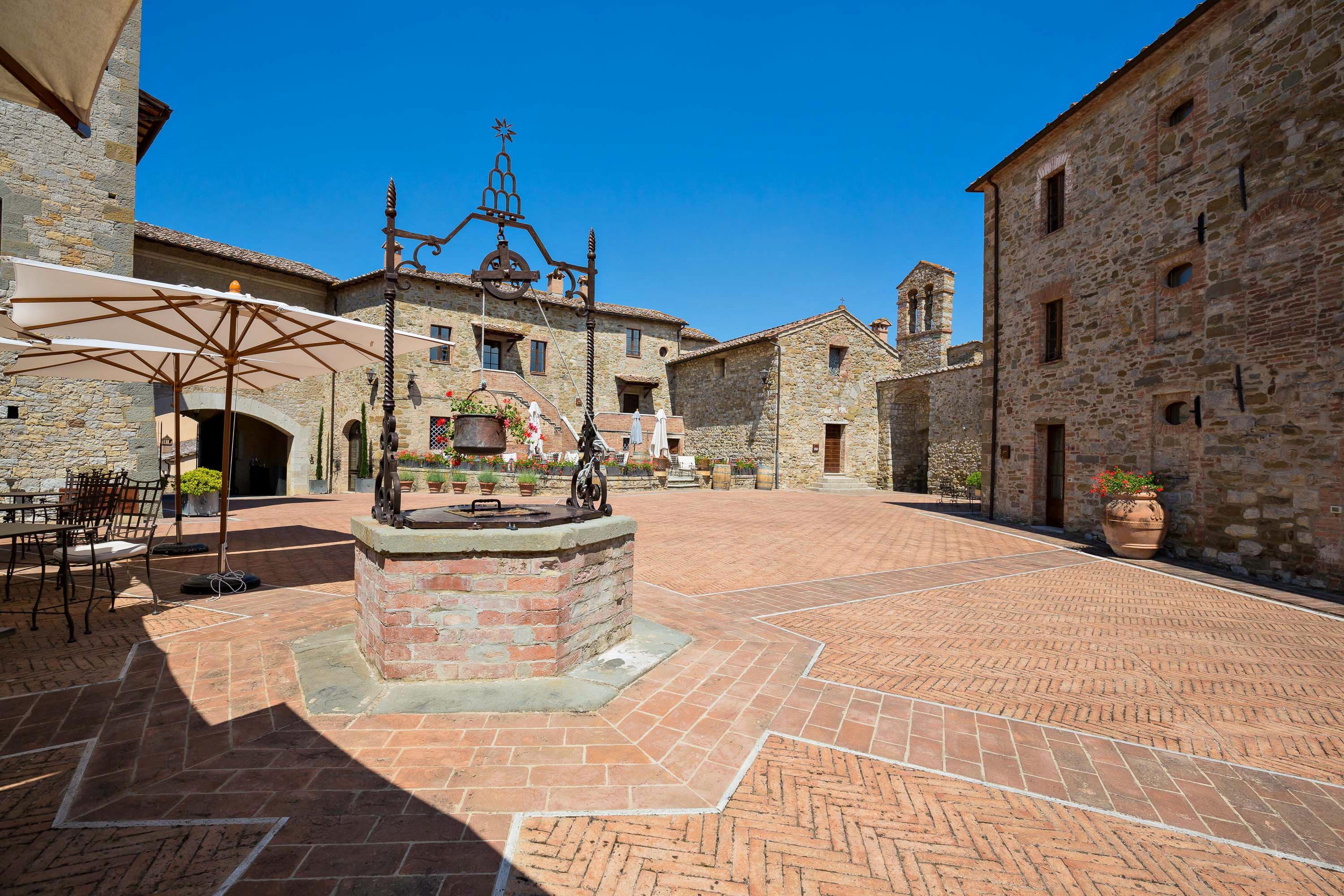 Castel Monastero - The Leading Hotels Of The World Castelnuovo Berardenga Kültér fotó