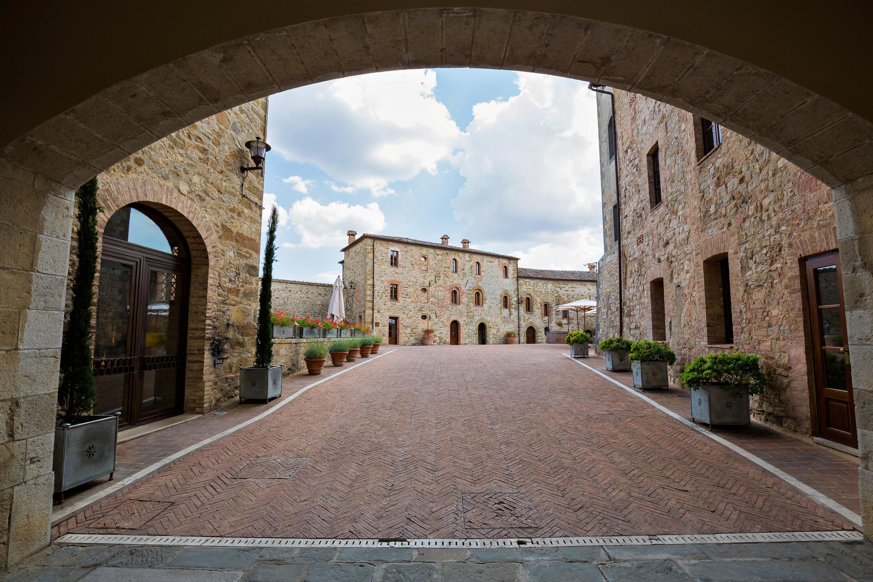 Castel Monastero - The Leading Hotels Of The World Castelnuovo Berardenga Kültér fotó